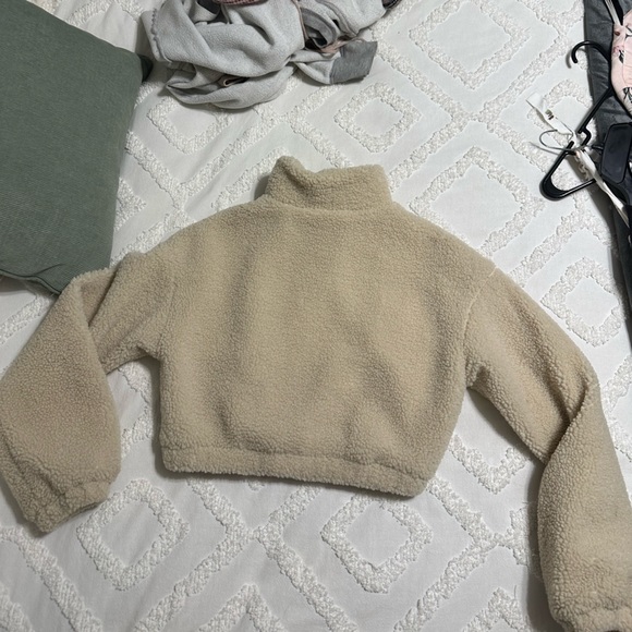 Cropped Fuzzy Jacket - Picture 4 of 4